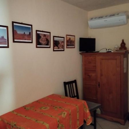 Bed and Breakfast L'Orangette Регюсс Екстер'єр фото